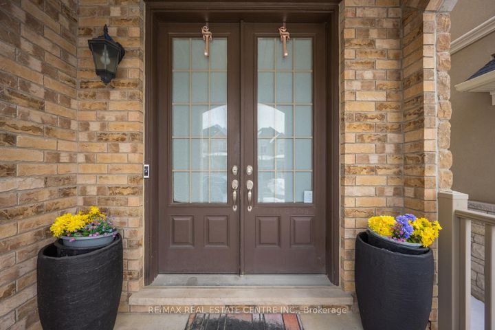 Photo 3 at 19 Mediterranean Crescent, Bram West, Brampton