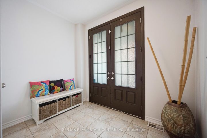 Photo 5 at 19 Mediterranean Crescent, Bram West, Brampton