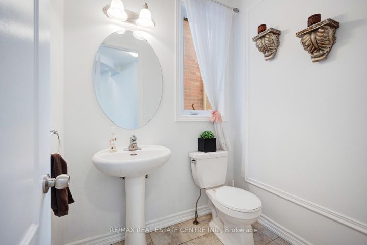 Photo 7 at 19 Mediterranean Crescent, Bram West, Brampton