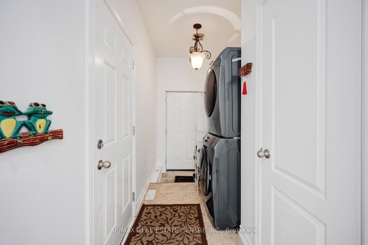 Photo 23 at 19 Mediterranean Crescent, Bram West, Brampton