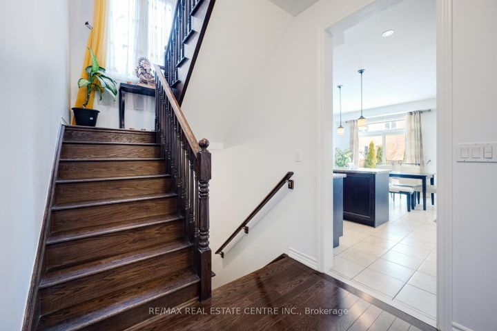 Photo 24 at 19 Mediterranean Crescent, Bram West, Brampton