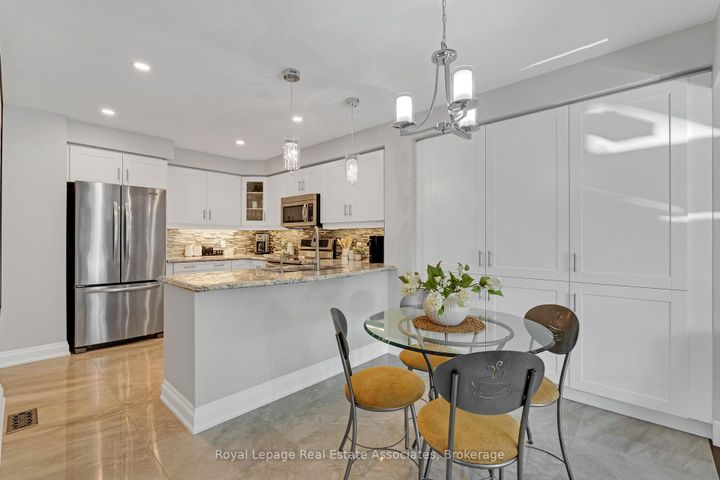 Photo 6 at 14 - 1905 Broad Hollow Gate, Erin Mills, Mississauga