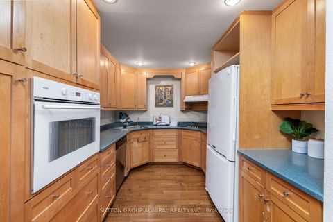 Photo 12 at 110 Wood Lane, Mill Pond, Richmond Hill