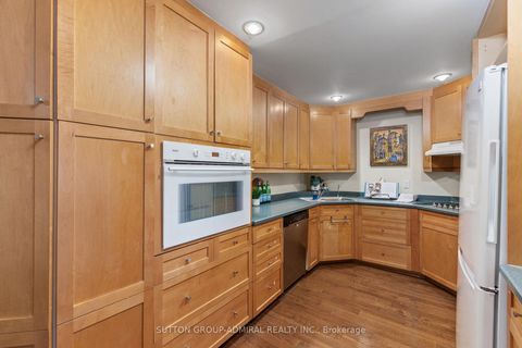 Photo 13 at 110 Wood Lane, Mill Pond, Richmond Hill