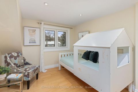 Photo 25 at 110 Wood Lane, Mill Pond, Richmond Hill