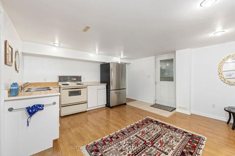 Photo 34 at 110 Wood Lane, Mill Pond, Richmond Hill