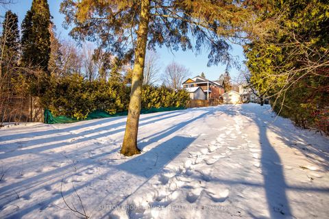 Photo 37 at 110 Wood Lane, Mill Pond, Richmond Hill