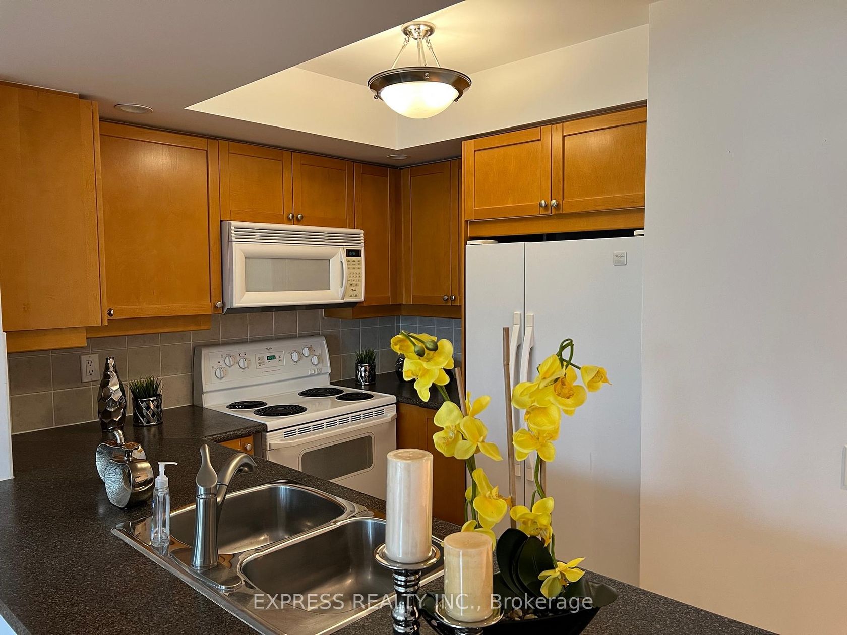 1024 - 15 NorthTown Way, Willowdale West, Toronto by Loree Meneguzzi Real Estate 1024 - 15 NorthTown Way, Willowdale West, Toronto