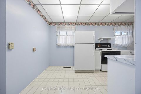 Photo 10 at 9 Bergen Road, Dorset Park, Toronto