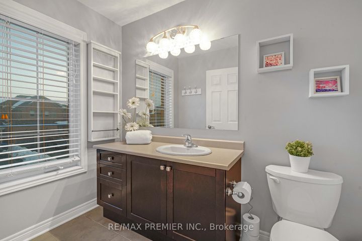 Photo 31 at 196 Aishford Road, Bradford, Bradford West Gwillimbury