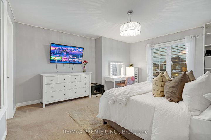 Photo 32 at 196 Aishford Road, Bradford, Bradford West Gwillimbury