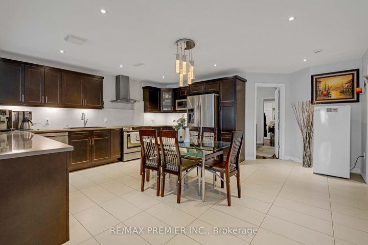 Photo 37 at 196 Aishford Road, Bradford, Bradford West Gwillimbury