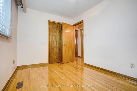 Photo 9 at 58 Hazelnut Crescent N, Pleasant View, Toronto