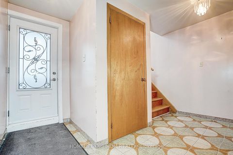 Photo 11 at 58 Hazelnut Crescent N, Pleasant View, Toronto