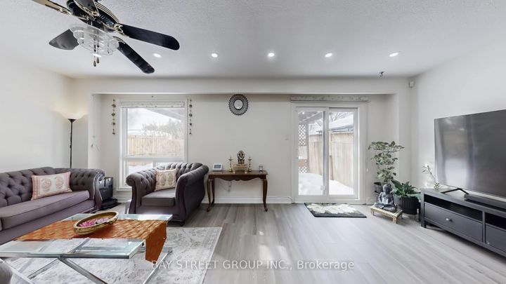 Photo 2 at 20 Camberley Crescent, Brampton North, Brampton