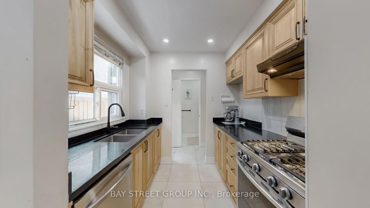 Photo 7 at 20 Camberley Crescent, Brampton North, Brampton