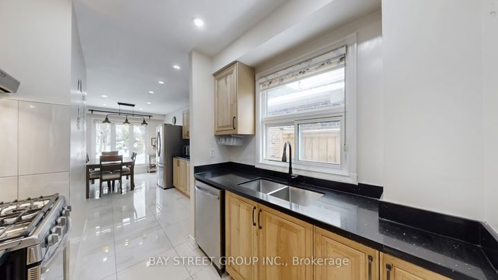 Photo 9 at 20 Camberley Crescent, Brampton North, Brampton