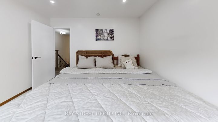 Photo 21 at 20 Camberley Crescent, Brampton North, Brampton