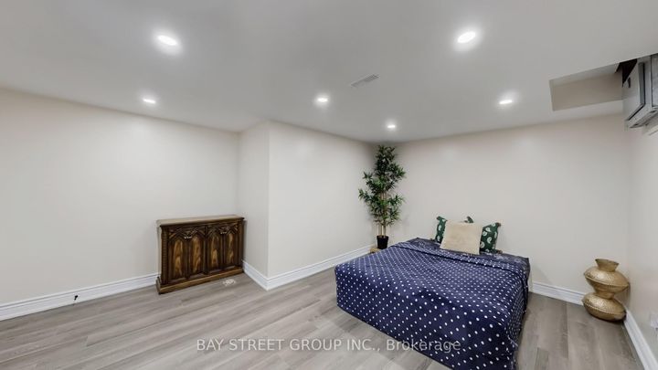 Photo 31 at 20 Camberley Crescent, Brampton North, Brampton