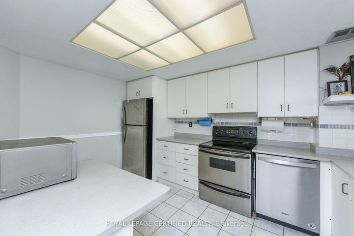 Photo 10 at 2807 - 8 Lisa Street, Queen Street Corridor, Brampton