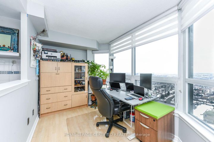 Photo 12 at 2807 - 8 Lisa Street, Queen Street Corridor, Brampton