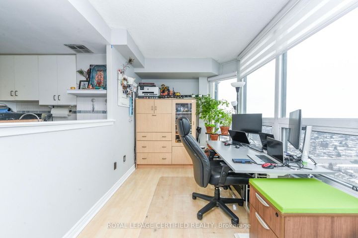 Photo 13 at 2807 - 8 Lisa Street, Queen Street Corridor, Brampton