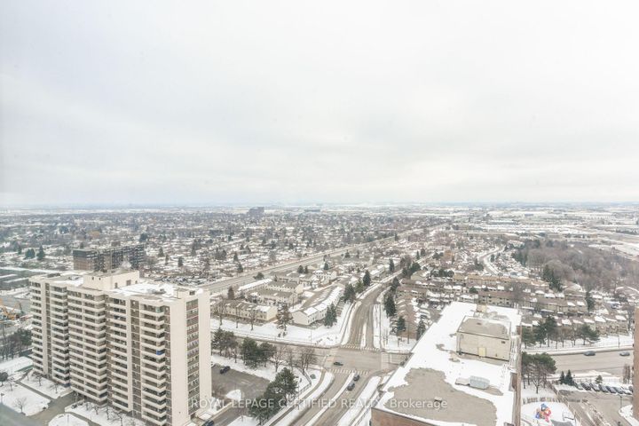 Photo 16 at 2807 - 8 Lisa Street, Queen Street Corridor, Brampton