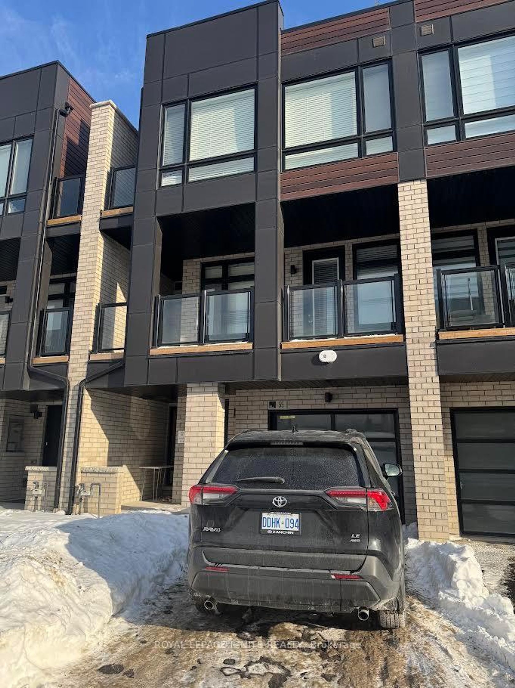 55 Chiffon Street, Steeles West Industrial, Vaughan photo number 2