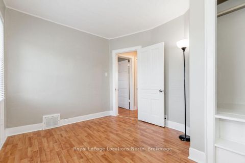 Photo 10 at 37 Ross Street, Sunnidale, Barrie