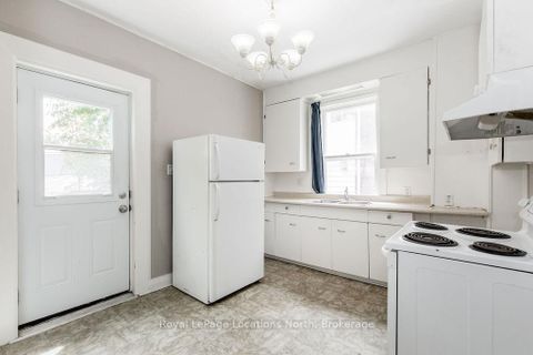 Photo 13 at 37 Ross Street, Sunnidale, Barrie