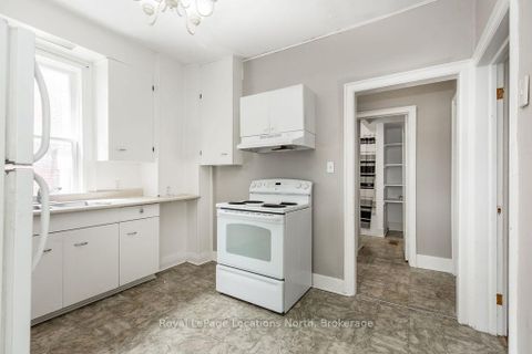 Photo 16 at 37 Ross Street, Sunnidale, Barrie