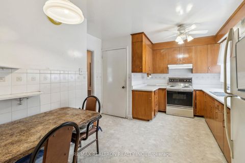 Photo 7 at 139 Yorkview Drive, Willowdale West, Toronto