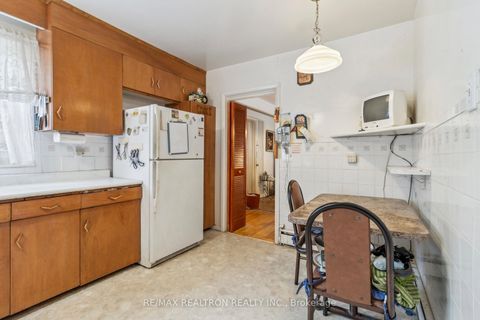 Photo 9 at 139 Yorkview Drive, Willowdale West, Toronto