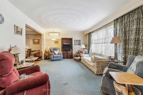 Photo 11 at 139 Yorkview Drive, Willowdale West, Toronto
