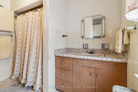 Photo 18 at 139 Yorkview Drive, Willowdale West, Toronto