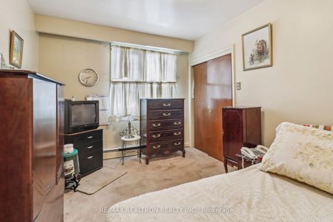 Photo 21 at 139 Yorkview Drive, Willowdale West, Toronto