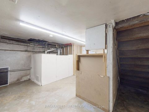 Photo 42 at 16 Upwood Avenue, Rustic, Toronto