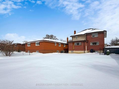 Photo 48 at 16 Upwood Avenue, Rustic, Toronto