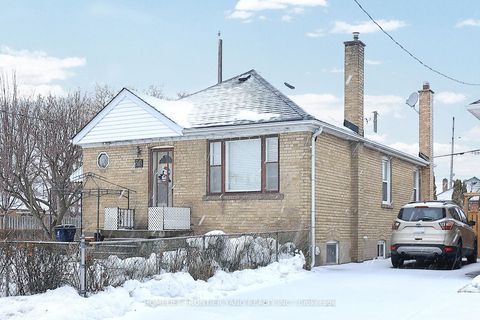 Photo 2 at 30 Silvercrest Avenue, Alderwood, Toronto