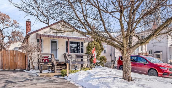 Photo 1 at 5 Acorn Avenue, City Centre West, Toronto