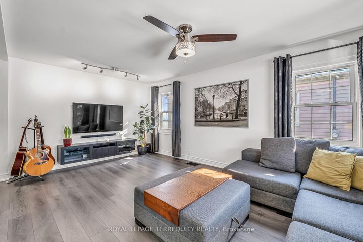 Photo 3 at 5 Acorn Avenue, City Centre West, Toronto