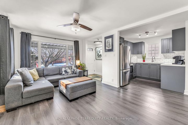 Photo 5 at 5 Acorn Avenue, City Centre West, Toronto