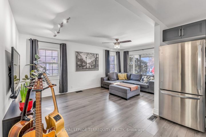 Photo 6 at 5 Acorn Avenue, City Centre West, Toronto