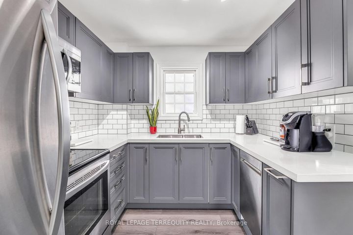 Photo 8 at 5 Acorn Avenue, City Centre West, Toronto