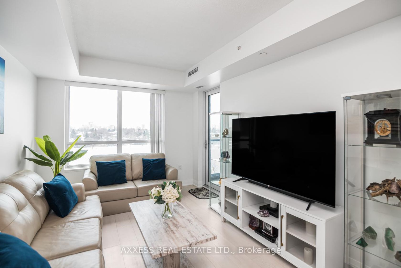 619 - 10 Gibbs Road, City Centre West, Toronto by Loree Meneguzzi Real Estate 619 - 10 Gibbs Road, City Centre West, Toronto