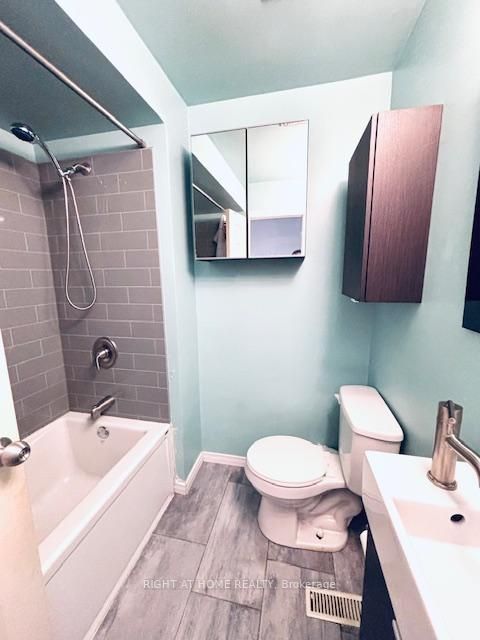 Photo 10 at 7 - 925 Bayly Street, West Shore, Pickering