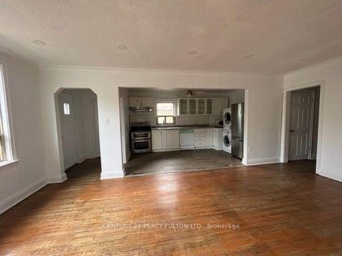 Photo 3 at 48 Connaught Avenue, Newtonbrook West, Toronto