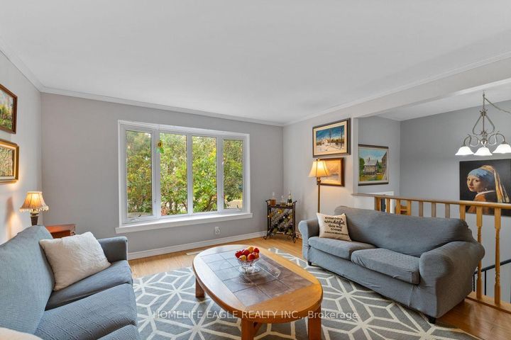 Photo 3 at 14 Lee Avenue, Bradford, Bradford West Gwillimbury