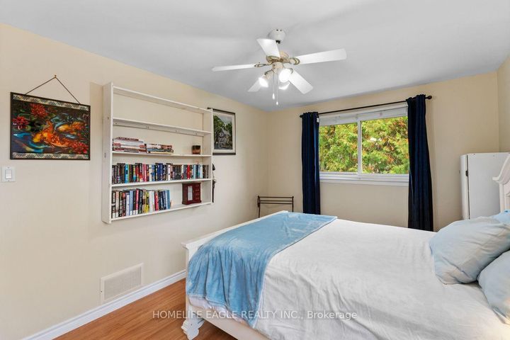 Photo 11 at 14 Lee Avenue, Bradford, Bradford West Gwillimbury