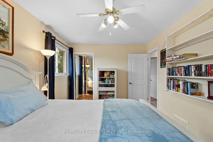 Photo 12 at 14 Lee Avenue, Bradford, Bradford West Gwillimbury